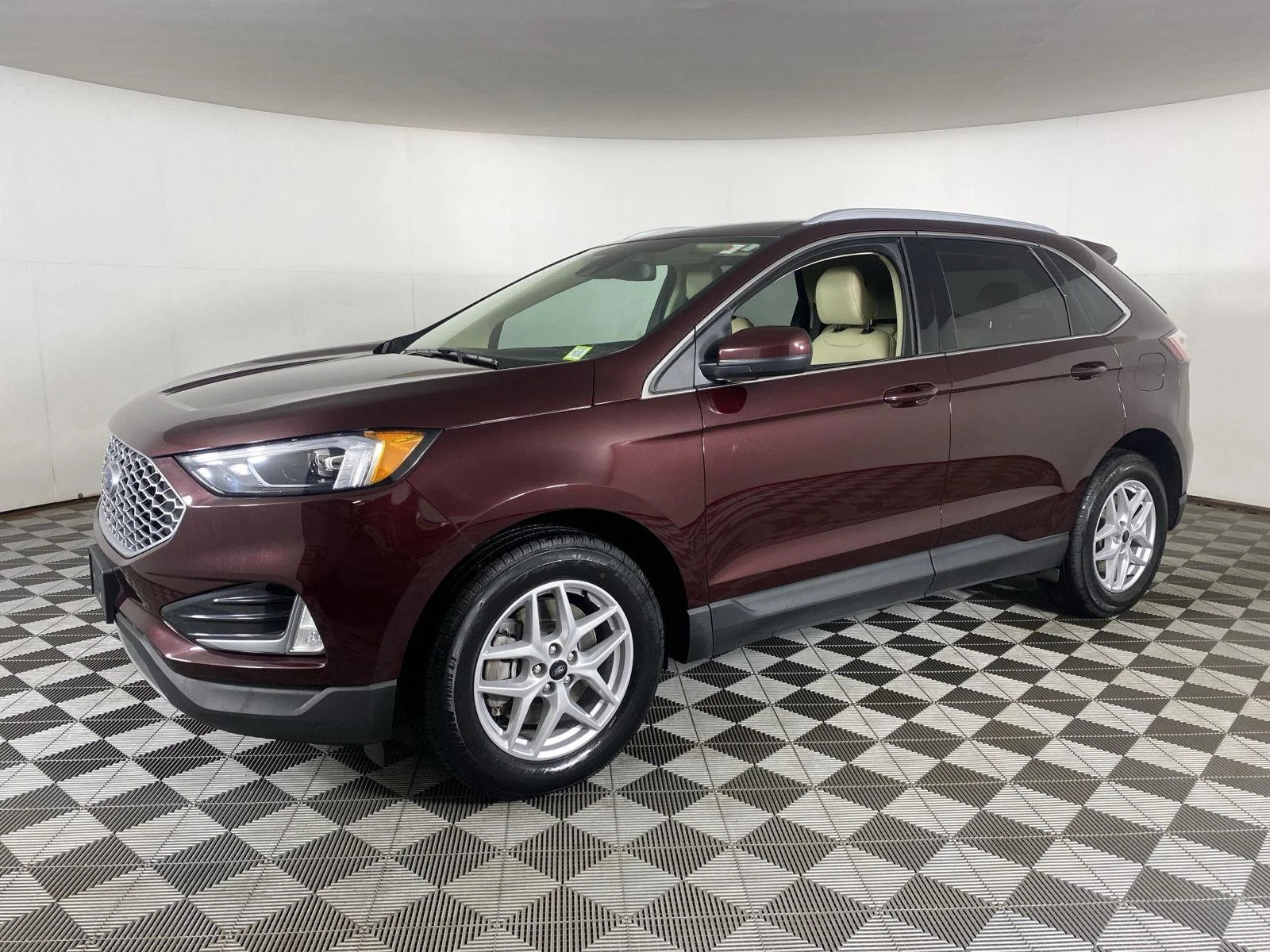 Used 2023 Burgundy Velvet Metallic Tinted Clearcoat Ford SEL image 3