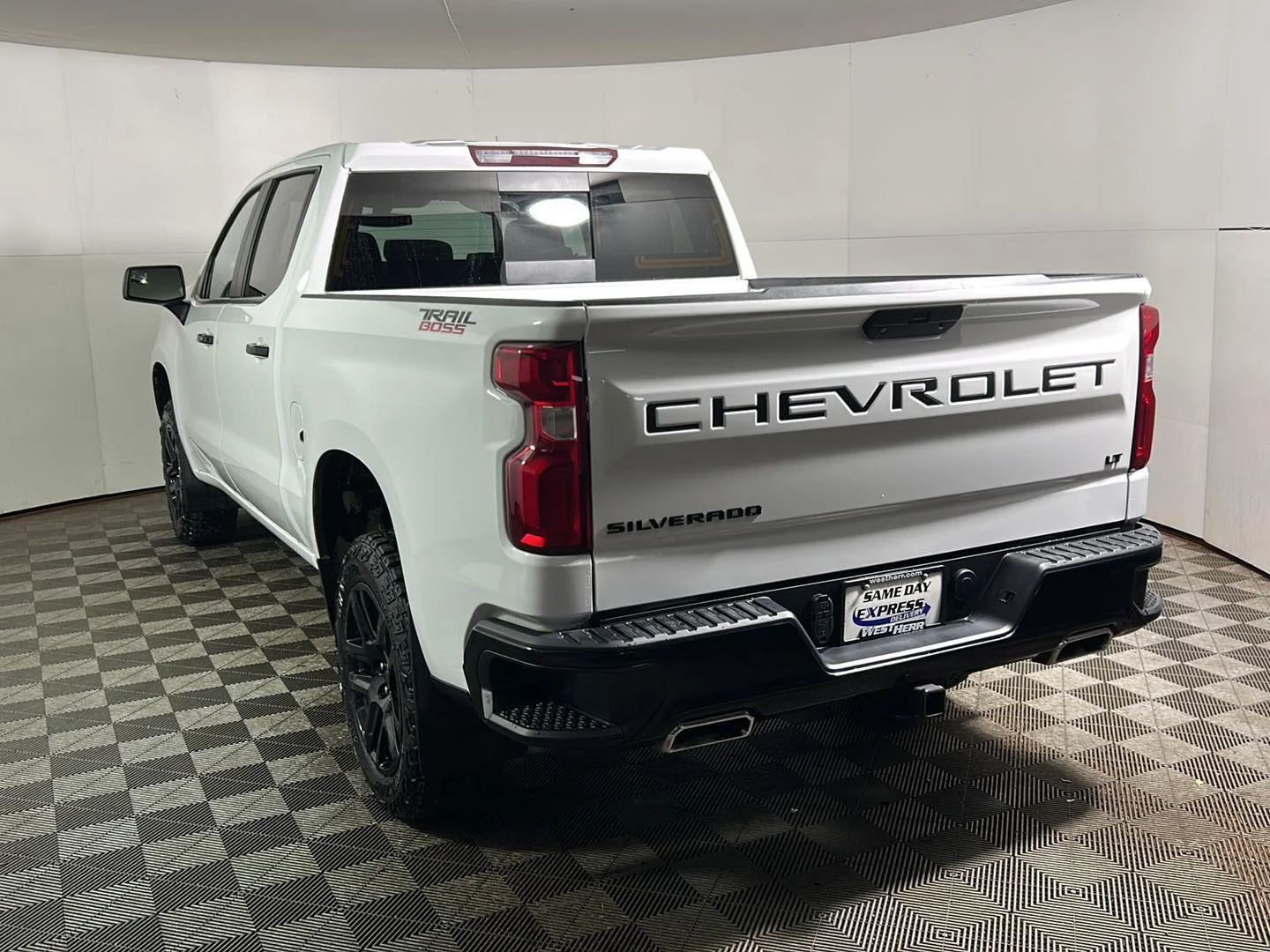 Used 2021 Summit White Chevrolet LT Trail Boss image 9