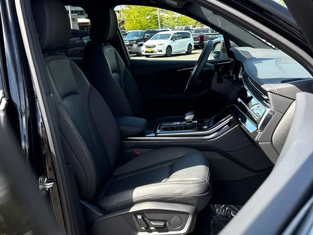 Used 2025 Mythos Black Metallic Audi 55 Premium Plus image 24