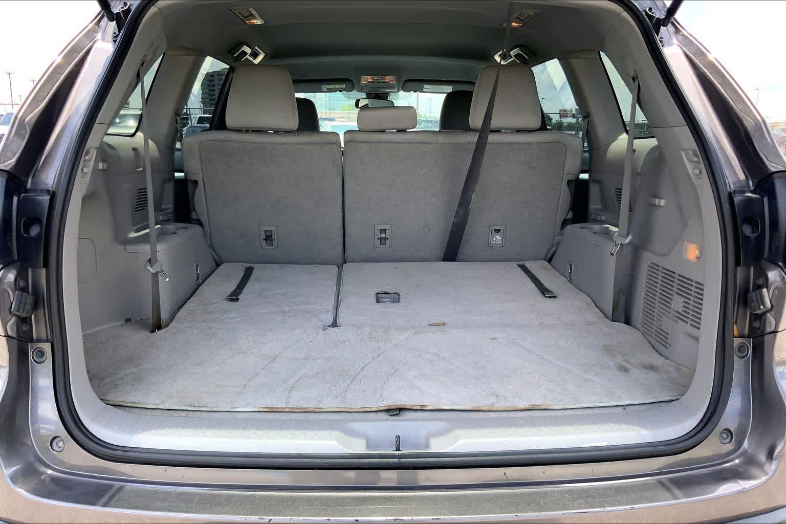 Used 2019 Predawn Gray Mica Toyota LE image 34