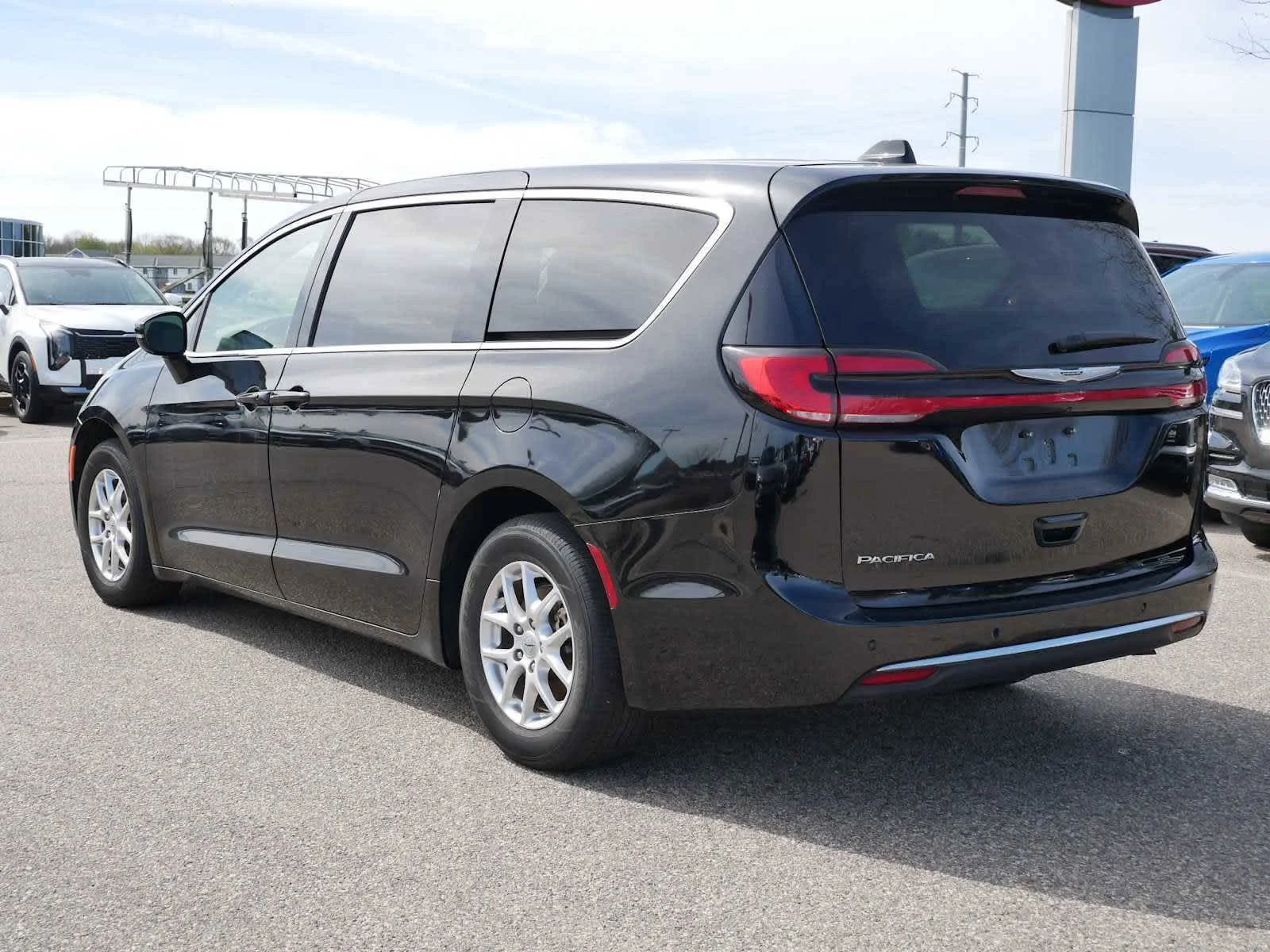 Used 2024 Chrysler Pacifica Touring L with VIN 2C4RC1BG8RR162752 for sale in Mankato, Minnesota