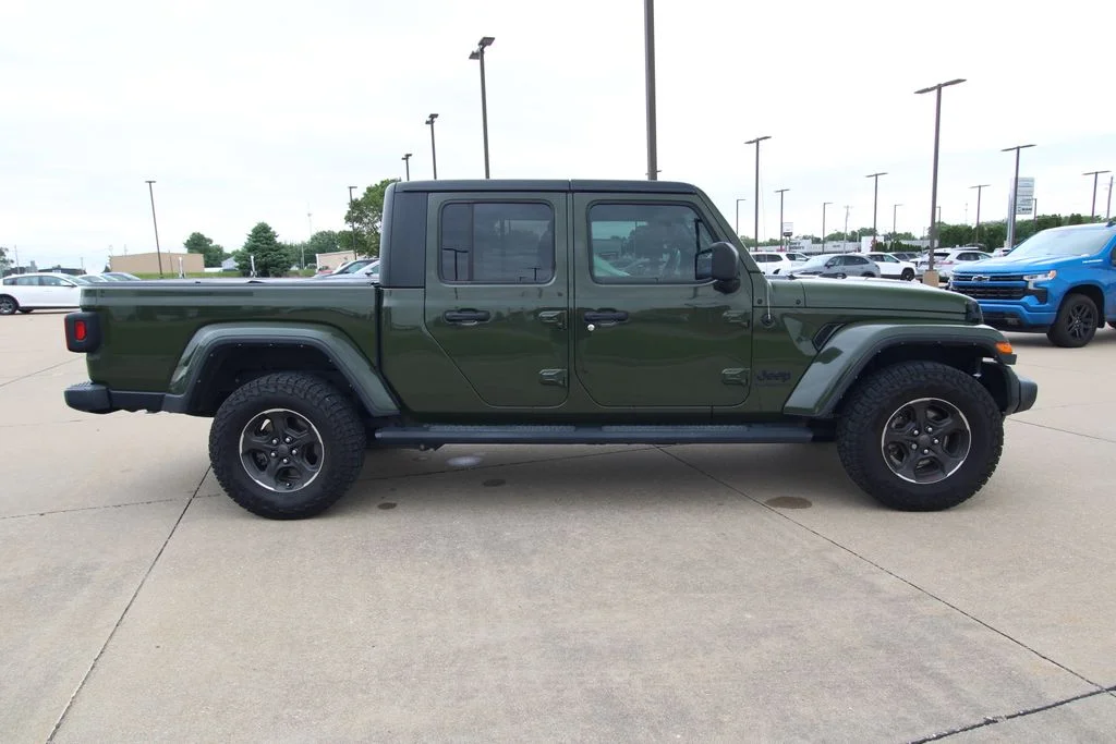 Used 2022 Green Jeep Sport image 4