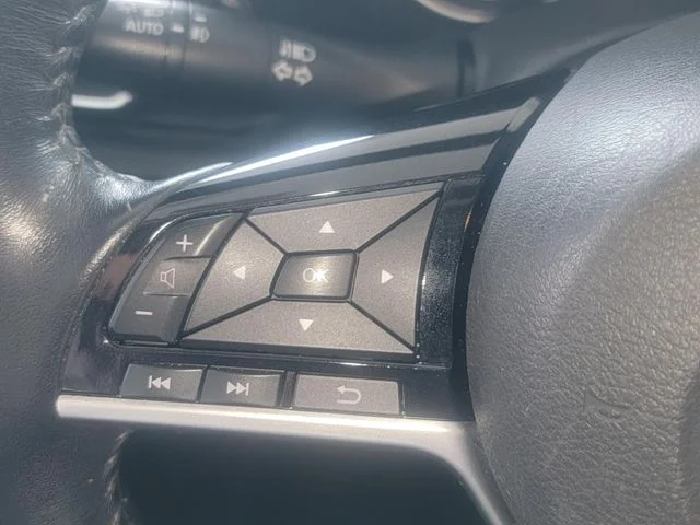 Used 2020 Red Nissan 2.5 SV image 18