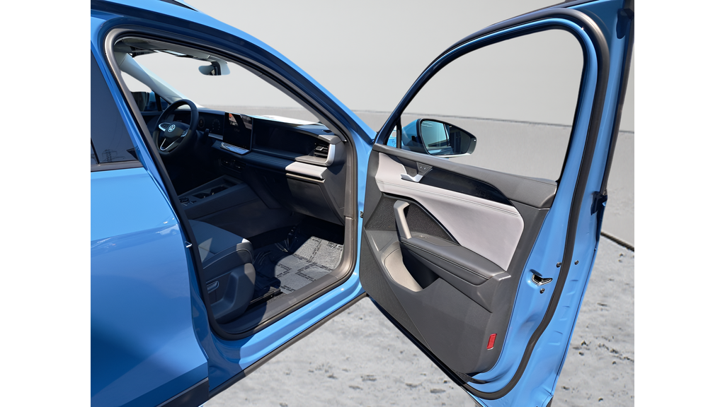 2025 Volkswagen Tiguan SE - Photo 16
