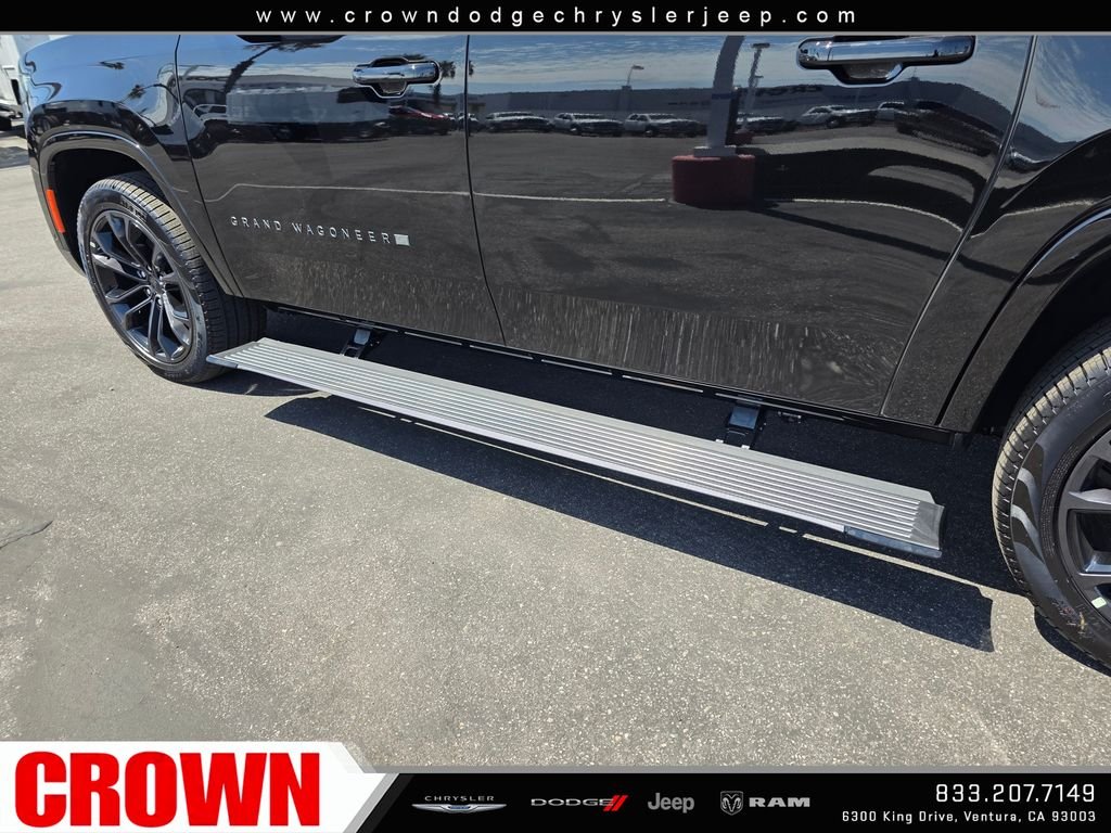 New 2026 High Gloss Black Exterior Paint Jeep Summit Reserve image 10