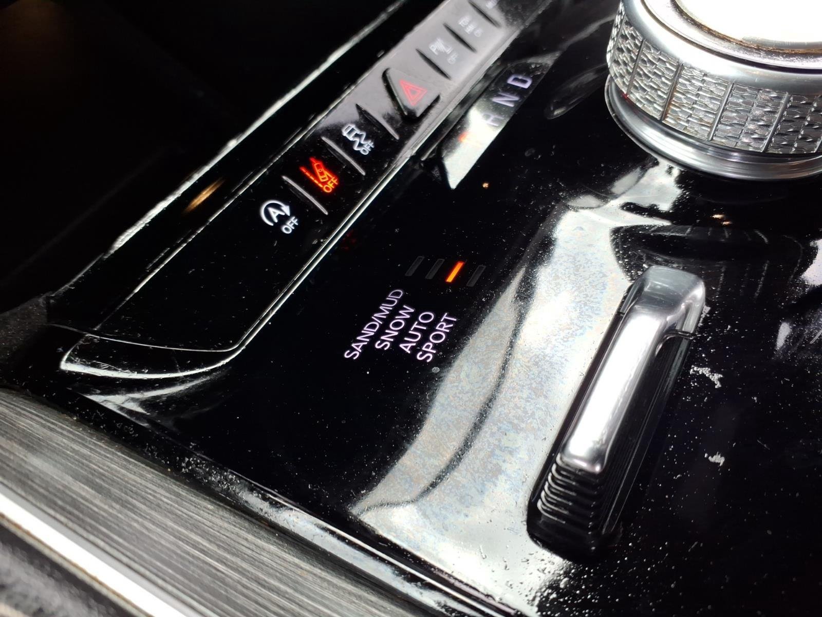 Used 2024 Diamond Black Crystal Pearlcoat Jeep Series II image 8