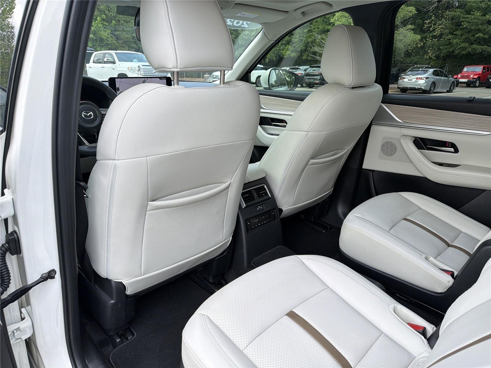 Used 2024 Rhodium White Premium Mazda 3.3 Turbo Premium Plus image 23