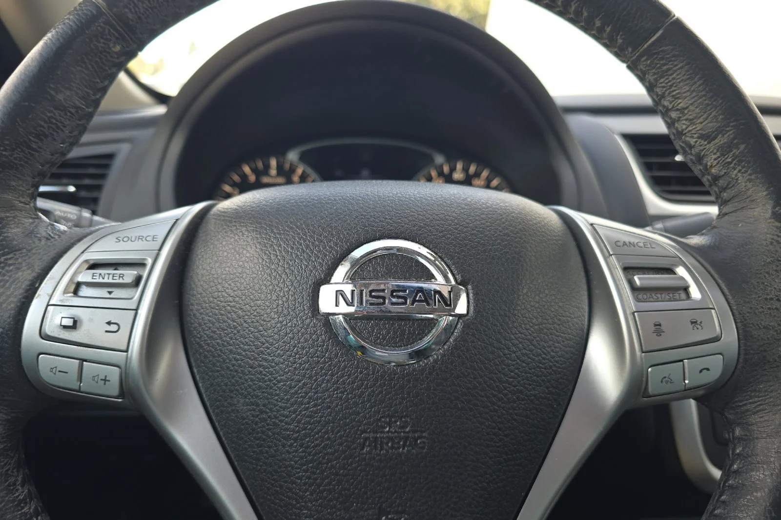 Used 2016 Brilliant Silver Nissan 2.5 SL image 22