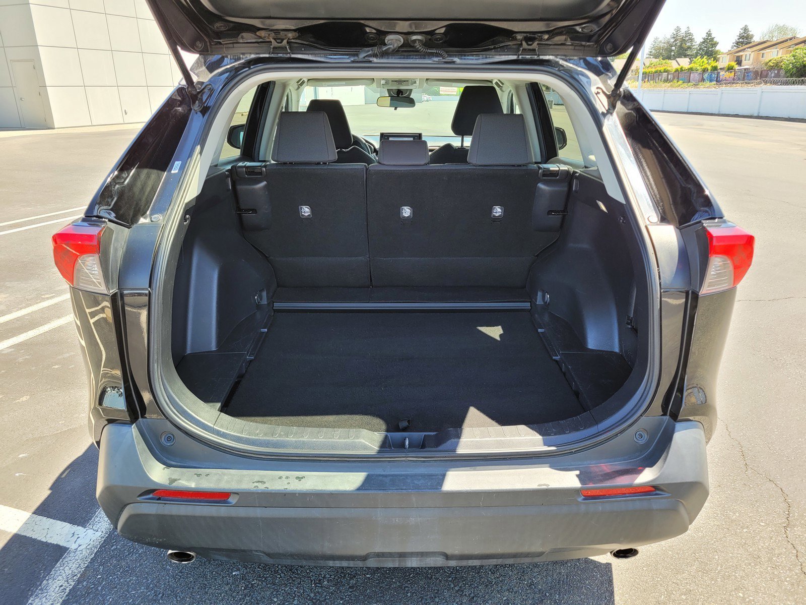 Used 2022  Toyota LE image 10