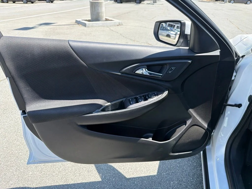 Used 2022 White Chevrolet LT image 10