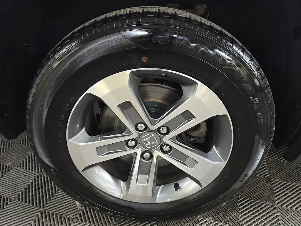 Used 2023  Honda EX-L image 15