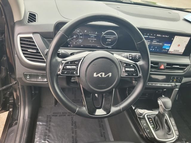 Used 2024 Black Kia EX image 30