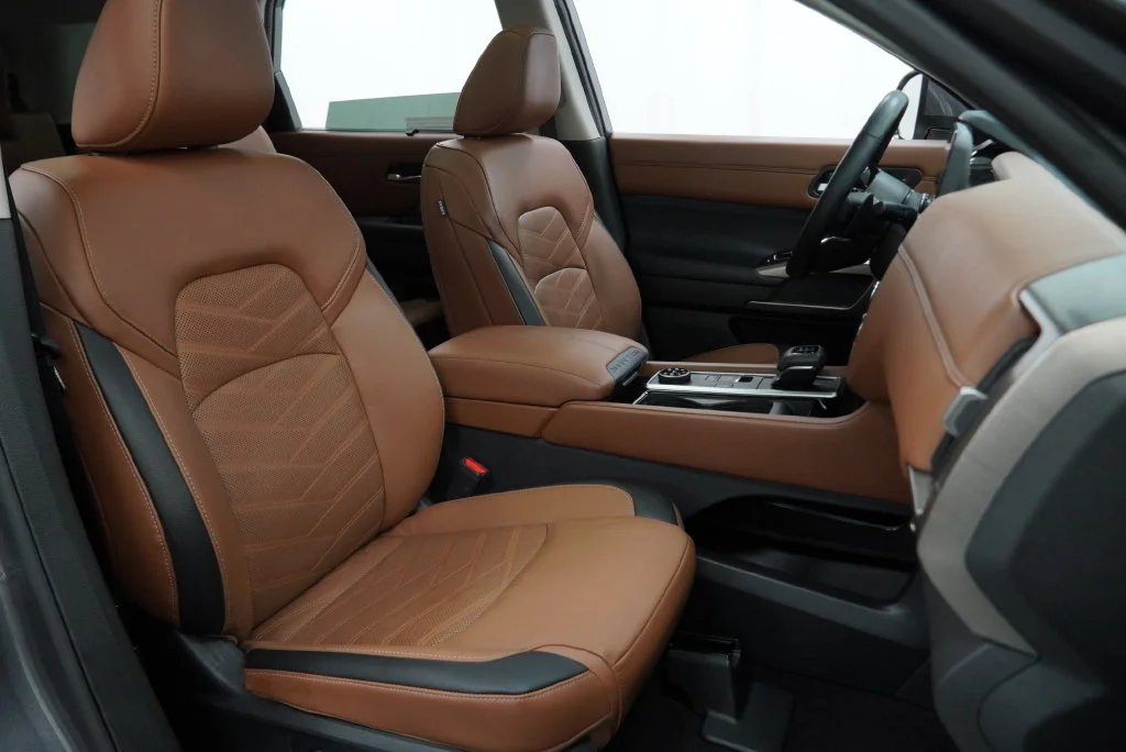 Used 2024 Gray Nissan Platinum image 45