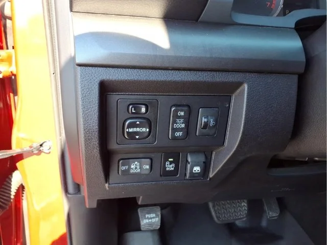 Used 2016 Red Toyota SR5 image 17