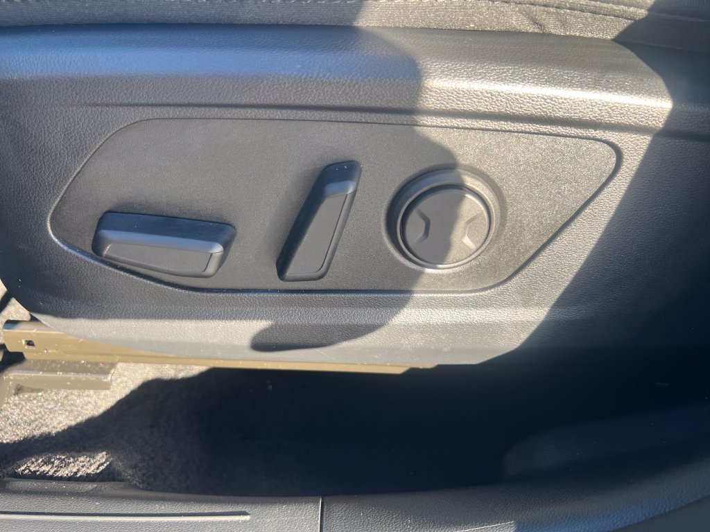 Used 2025 Black Hyundai SEL Convenience image 12