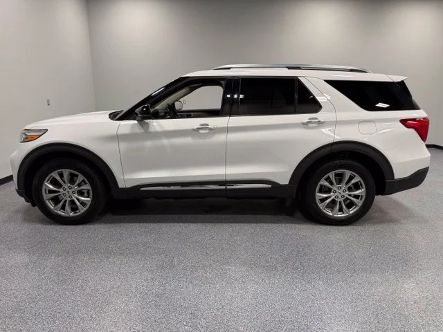 Used 2021 White Ford Limited image 9