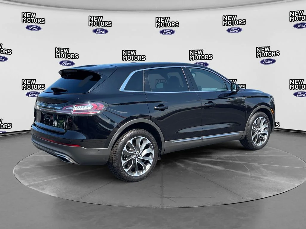 Used 2021 Black Lincoln Reserve image 4