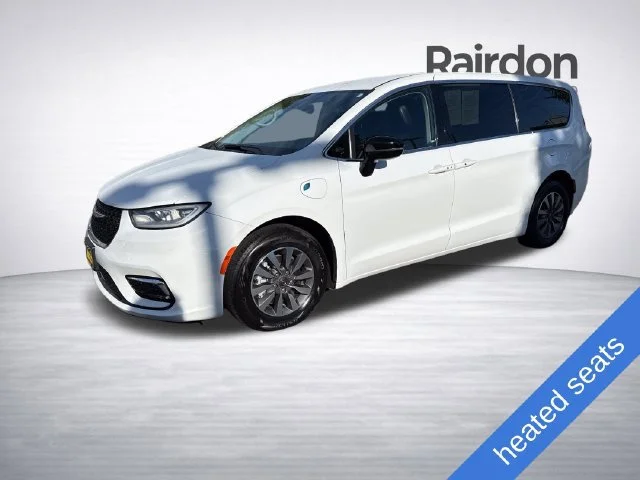Used 2024 Bright White Clearcoat Chrysler Select image 3