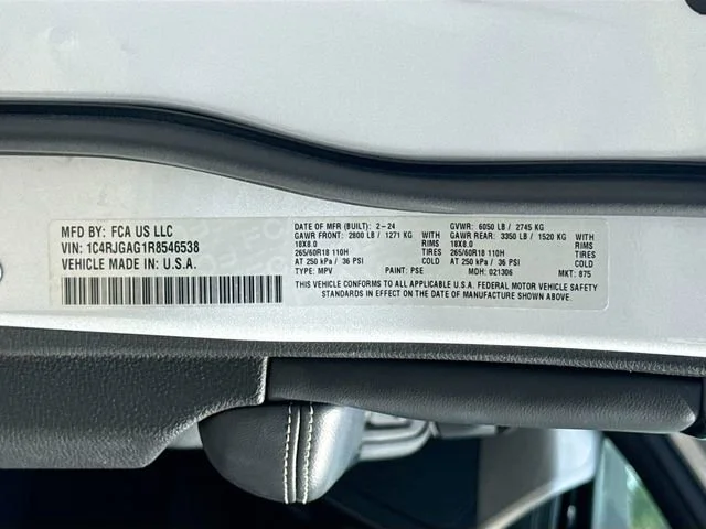 Used 2024 Silver Zynith Jeep Altitude image 40