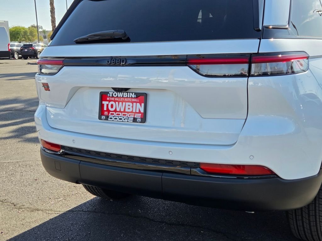 Used 2025 White/off-white Jeep  image 5