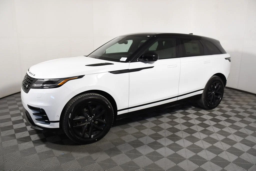 New 2026 Fuji White Land Rover Dynamic SE image 2