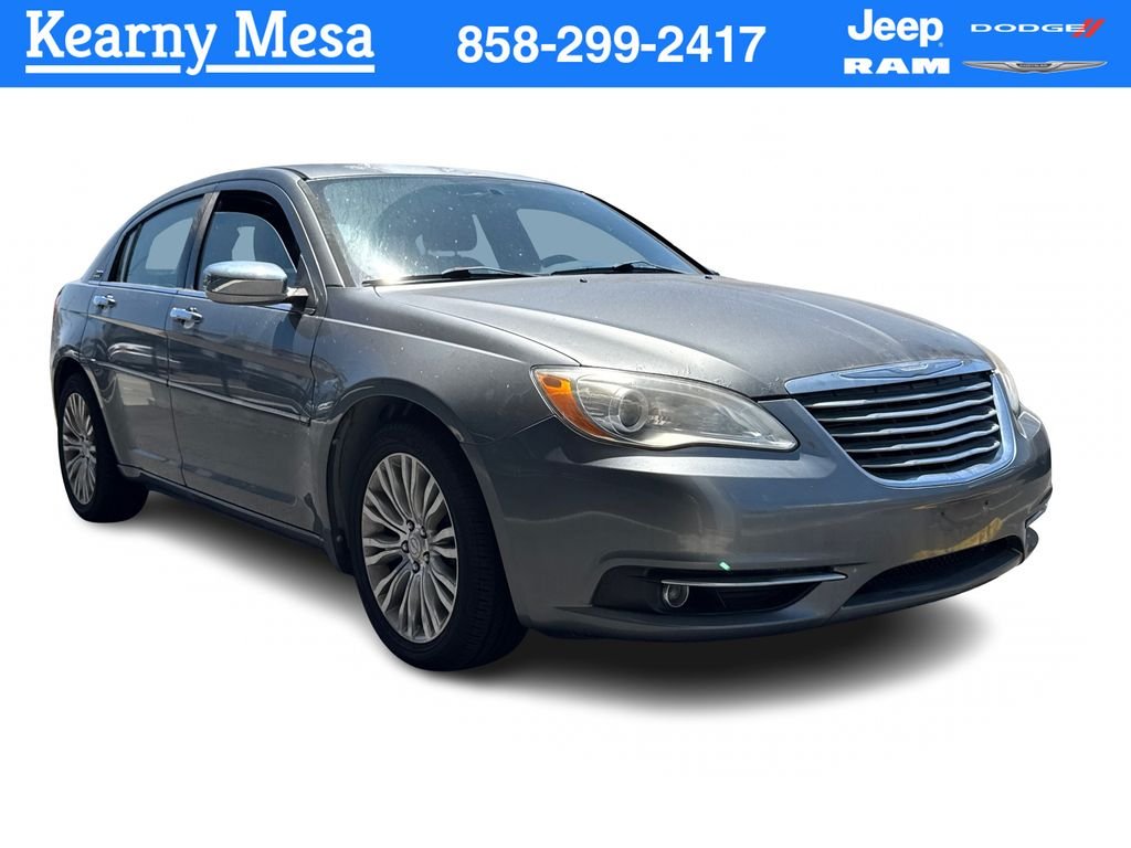 2013 Chrysler 200 Limited's photo