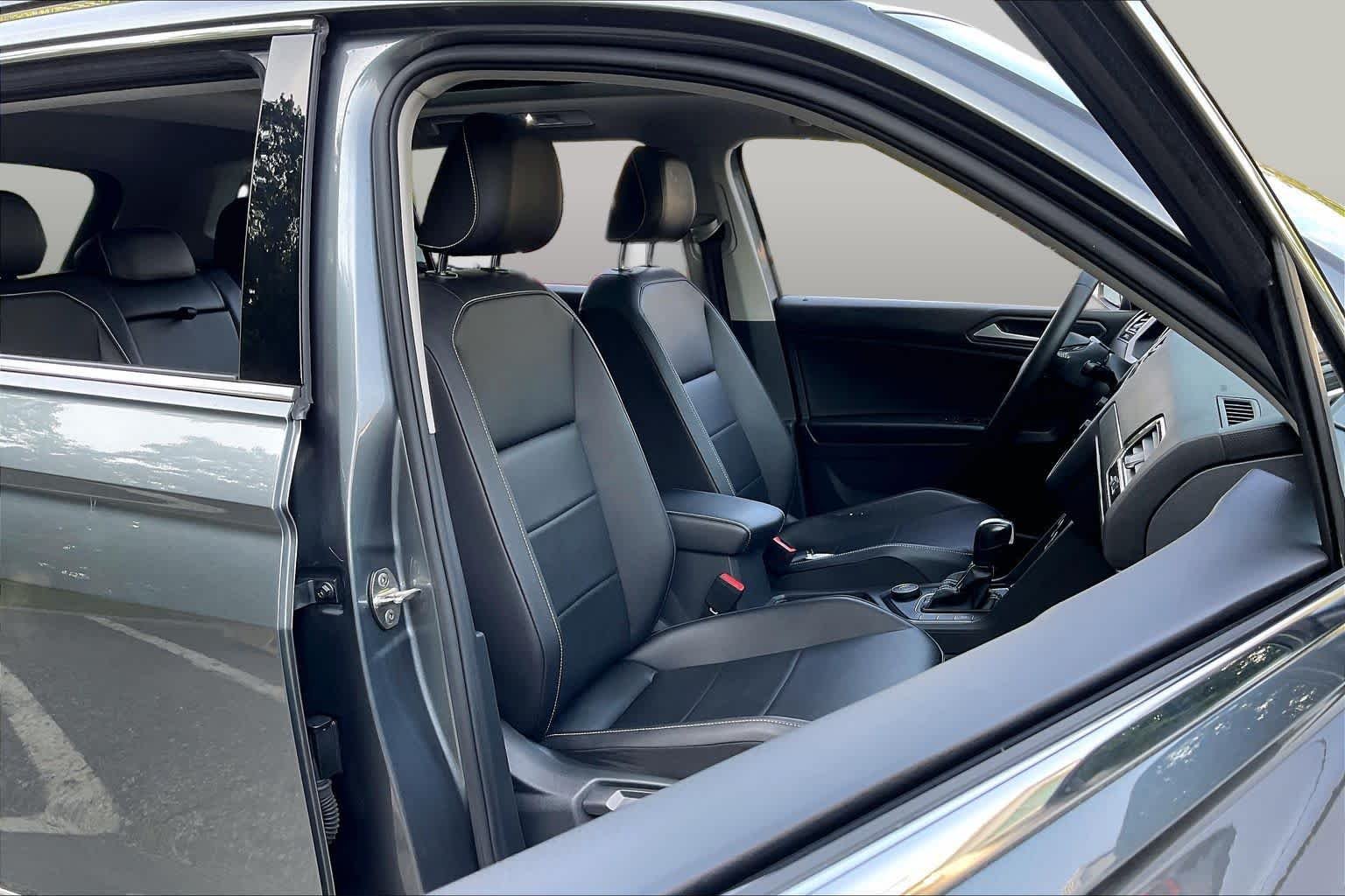 Used 2021 Platinum Gray Metallic Volkswagen SE image 8