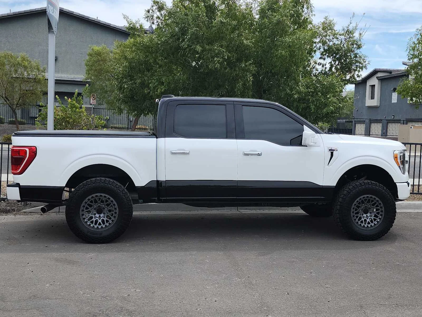 Used 2023 Area 51 Blue Ford XLT image 9