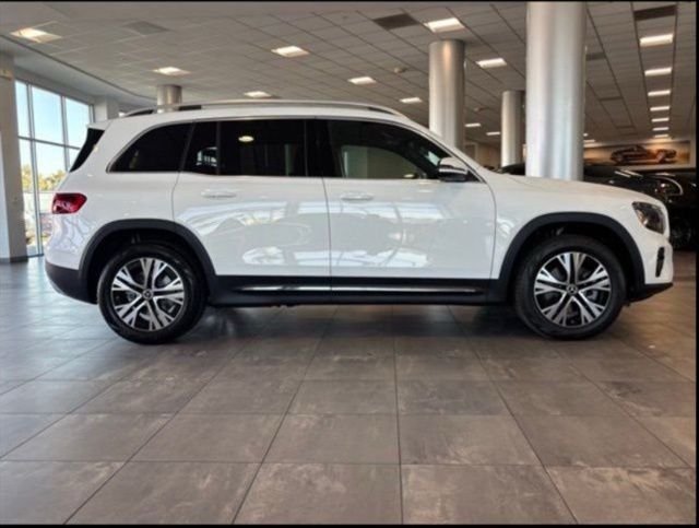 New 2026 Polar White Mercedes-Benz GLB 250 image 2