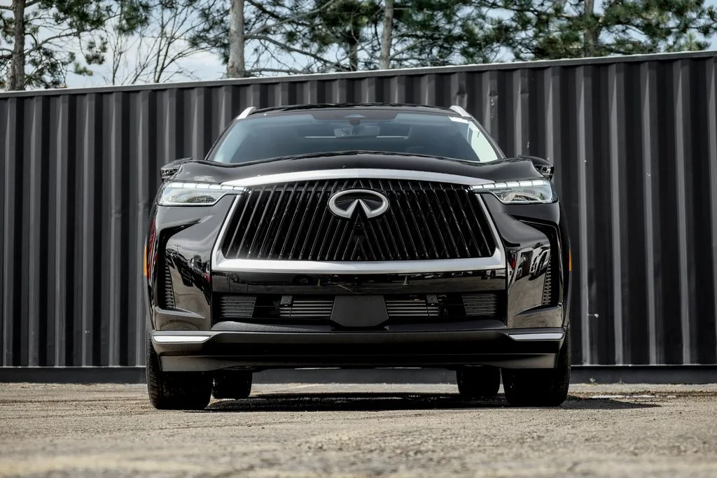 New 2027 MINERAL BLACK INFINITI Luxe AWD image 5