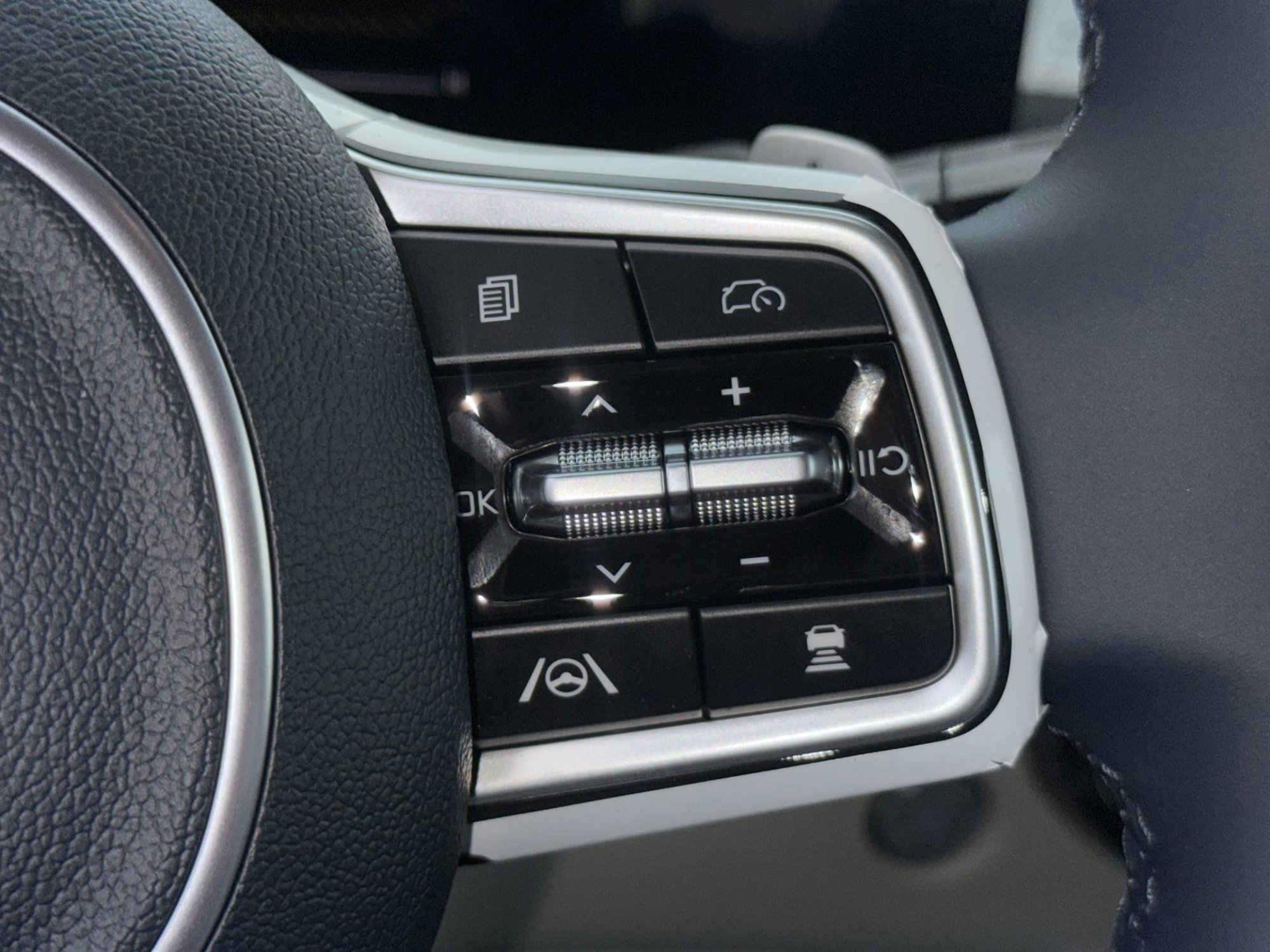 New 2026 Snow White Pearl Kia EX image 28