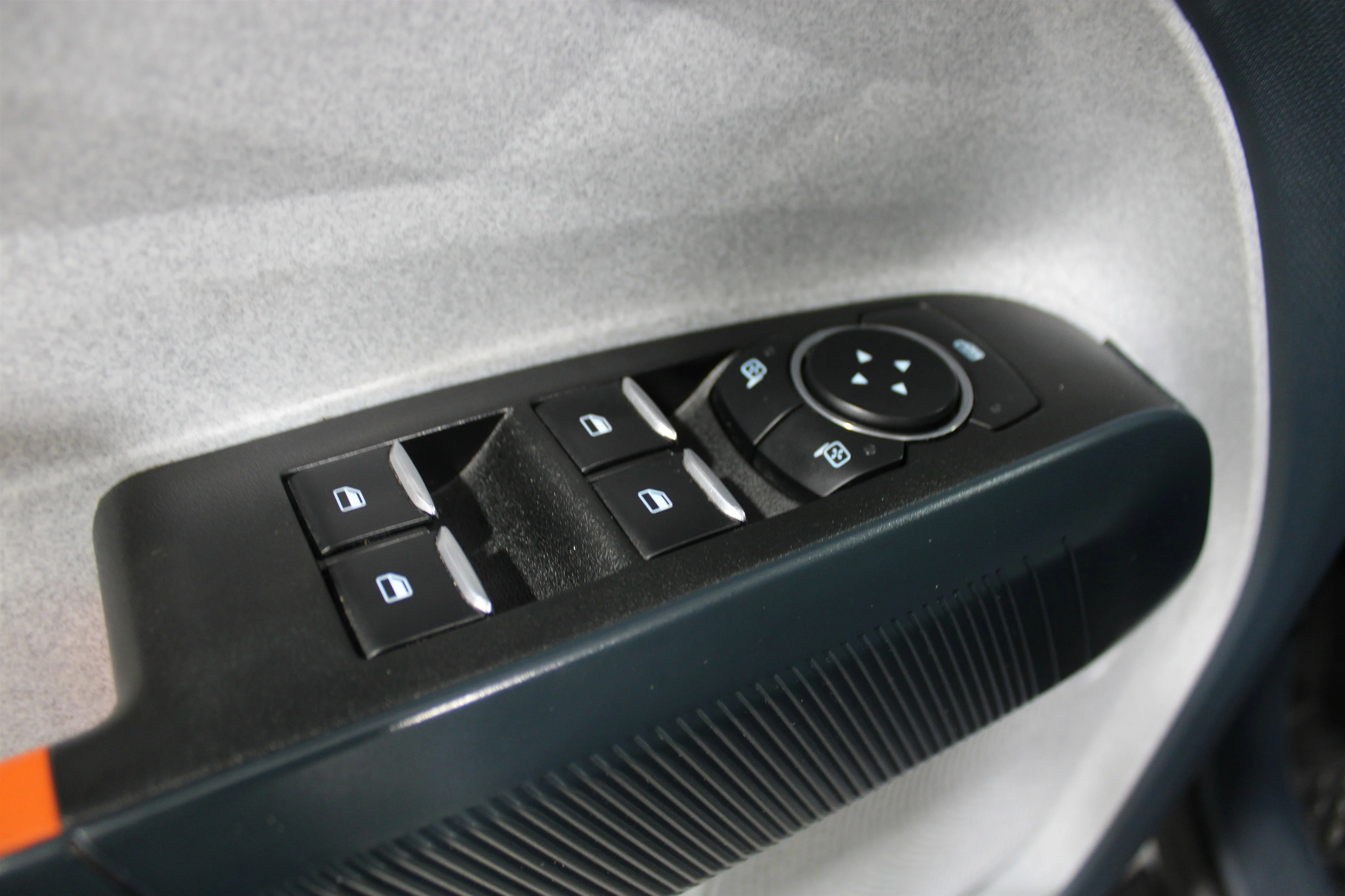 Used 2024 Oxford White Ford XLT image 7