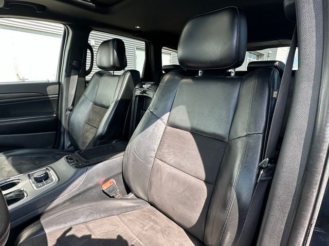 Used 2022 Black Jeep Laredo X image 28