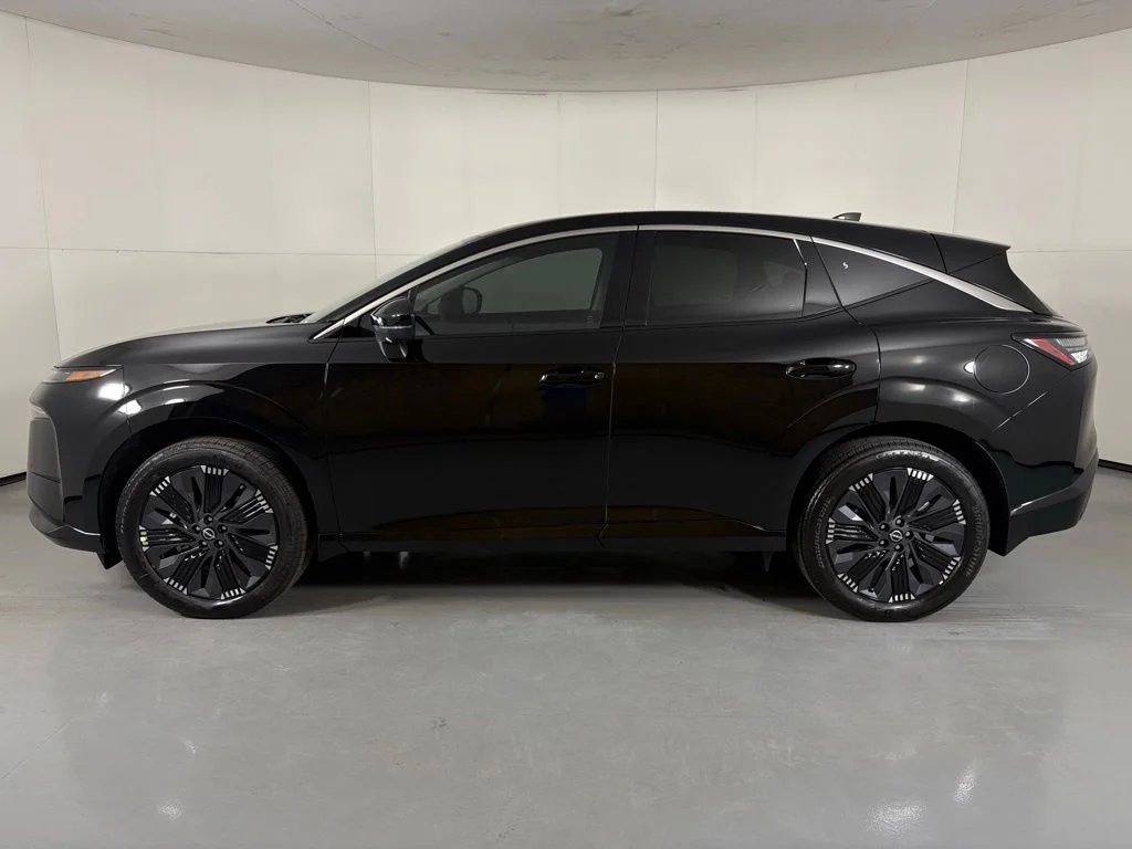New 2026 Super Black Nissan Platinum image 5