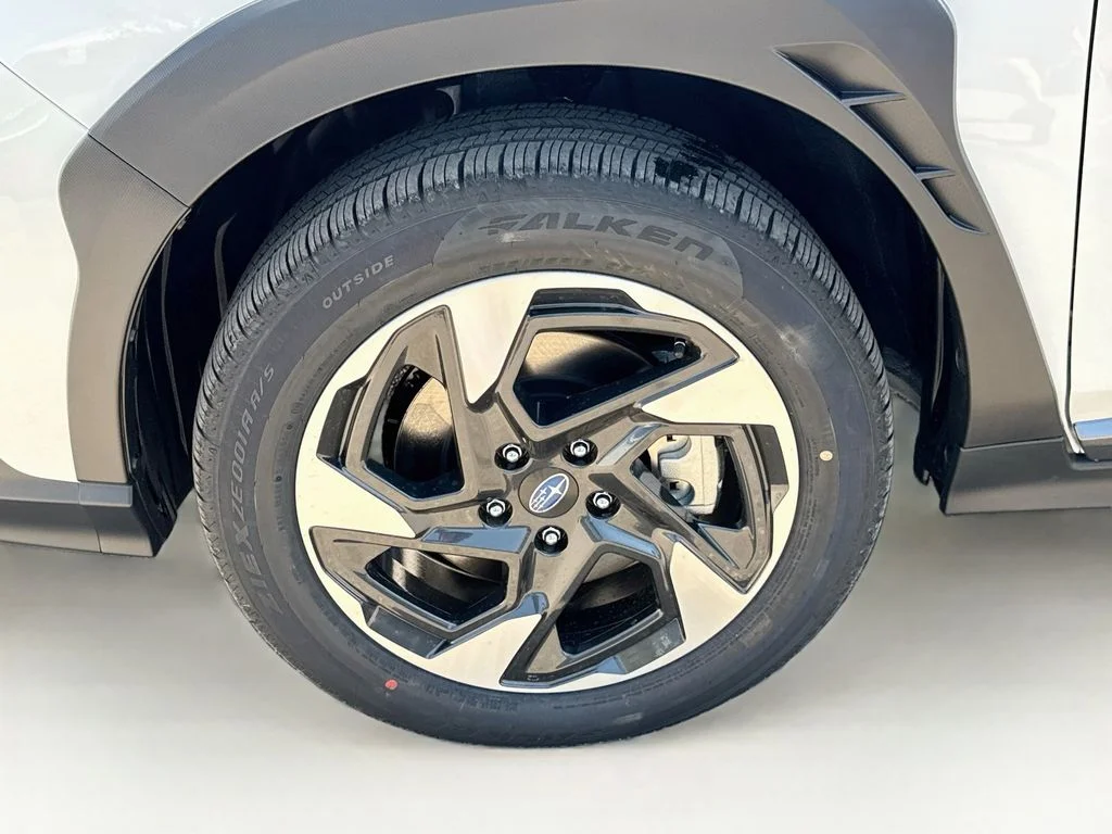 New 2026 CRYSTAL WHITE PEARL Subaru Limited image 38