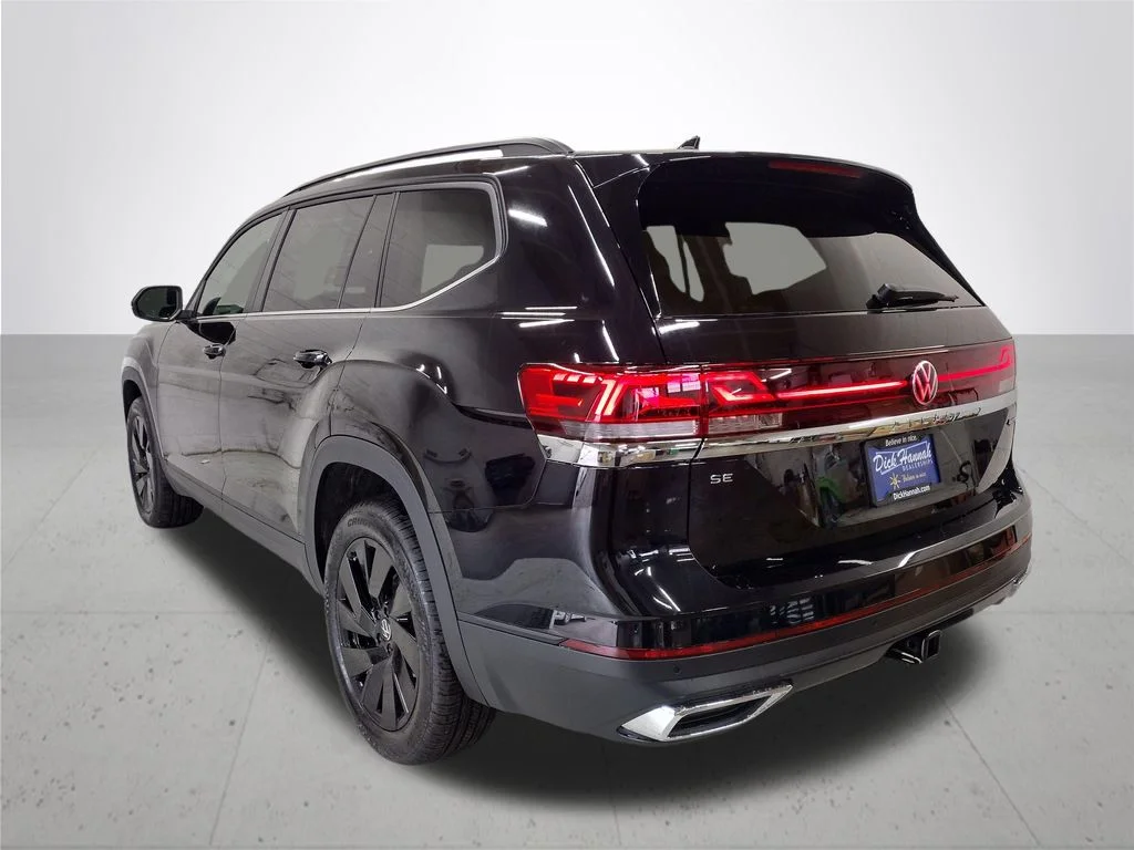 New 2026 Black Volkswagen 2.0T SE w/Technology image 10