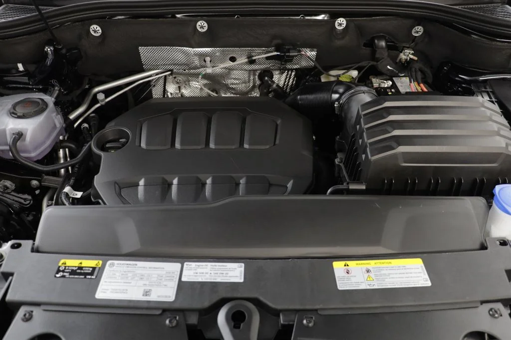New 2026 Deep Black Volkswagen SE w/Technology image 22