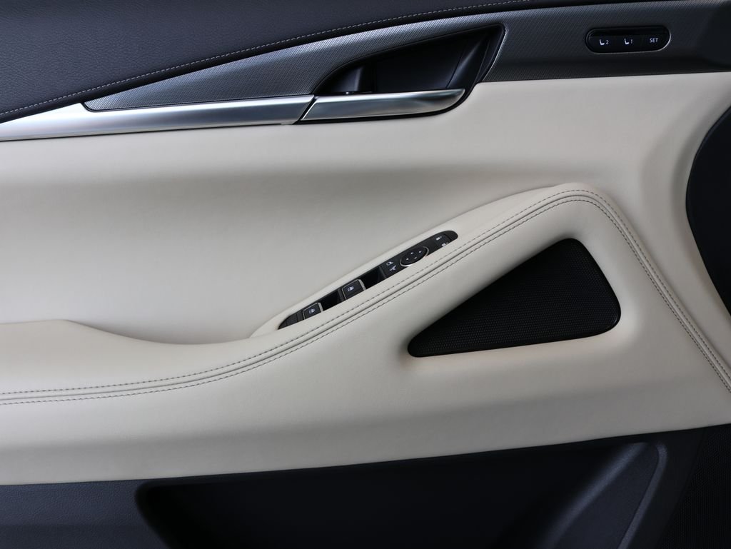 Certified Used 2023 White INFINITI LUXE image 28
