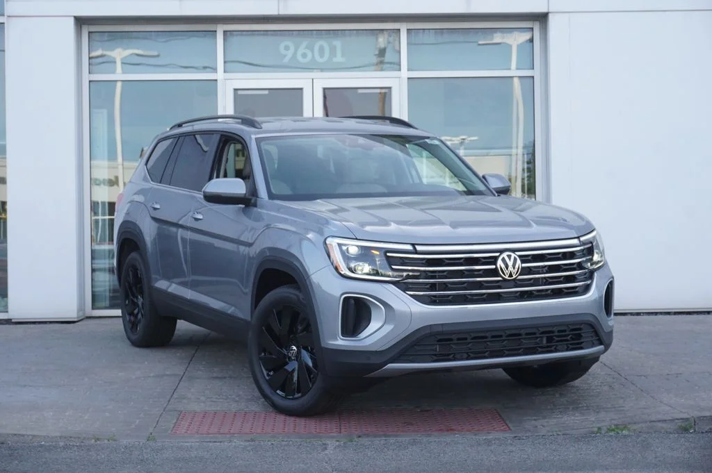 New 2026 Silver Volkswagen SE w/Technology image 2