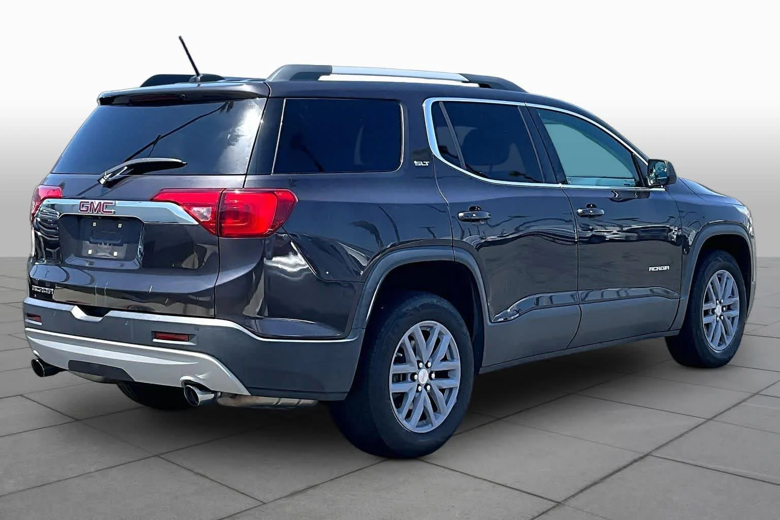 Used 2018 Iridium Metallic GMC SLT image 12