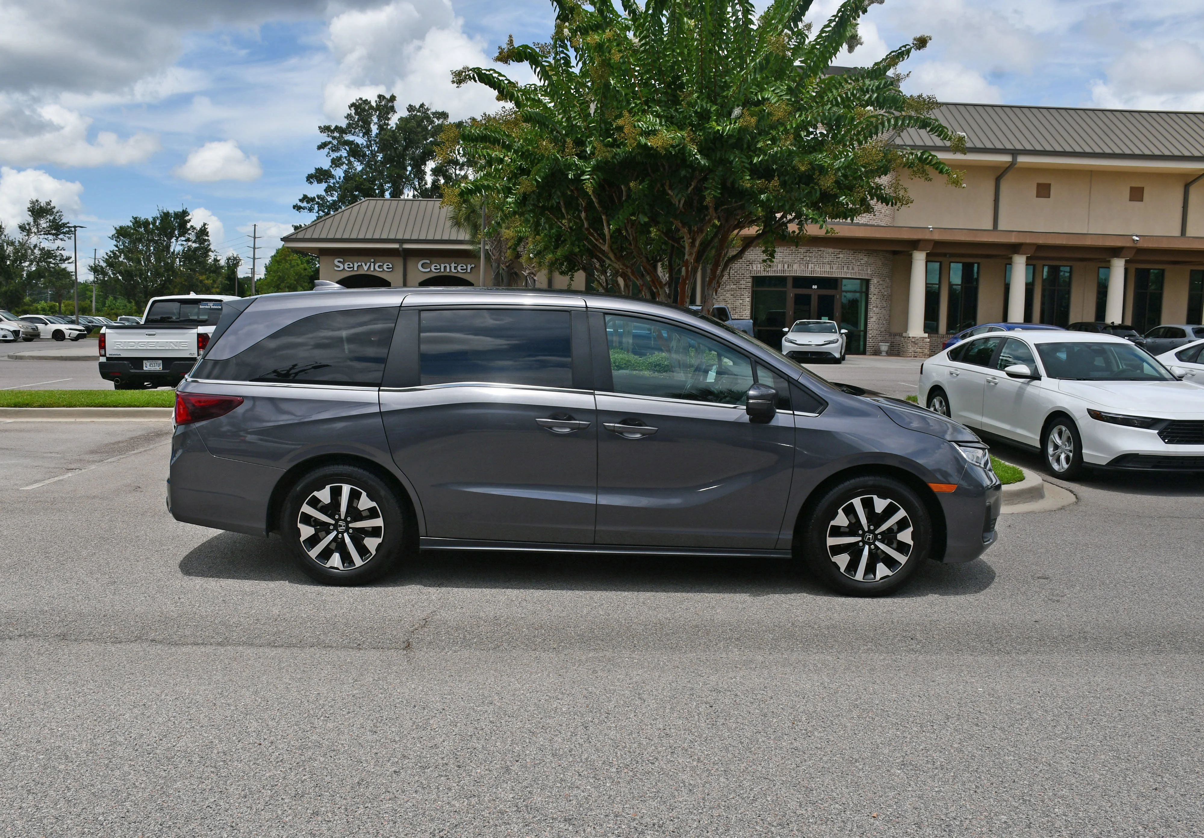 Used 2025  Honda EX-L image 5