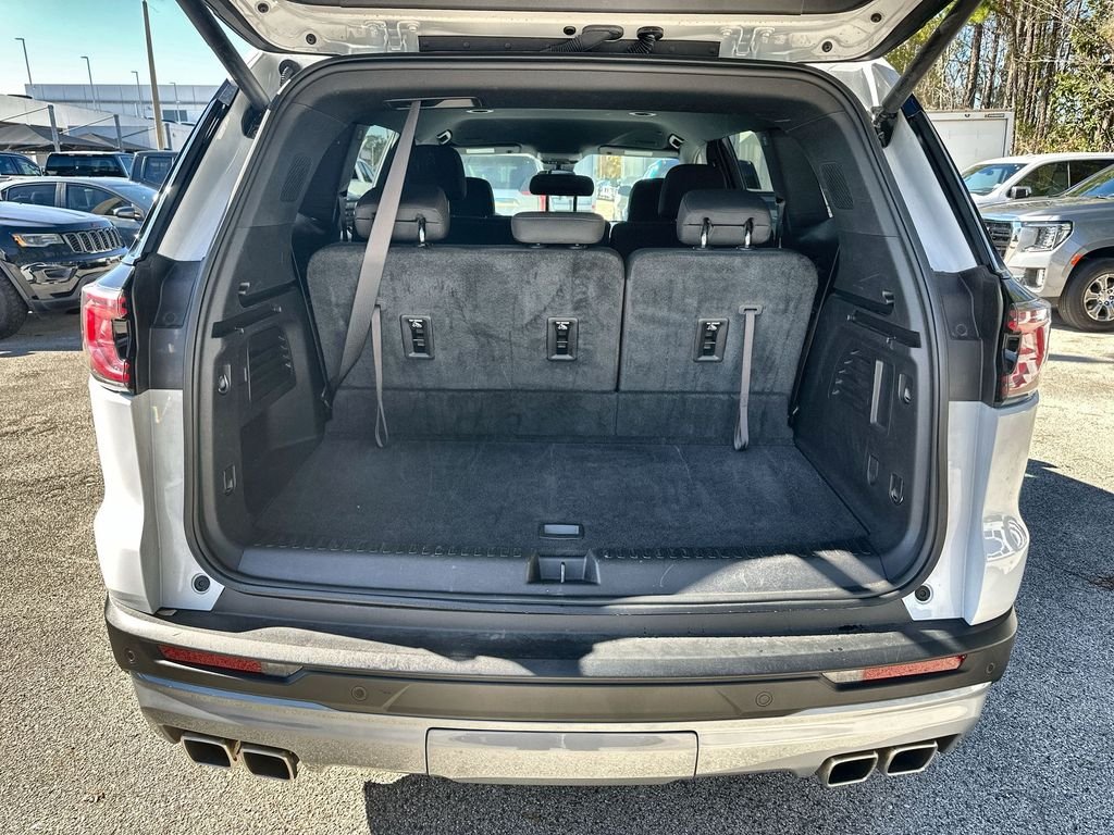 Used 2025 Summit White GMC Elevation image 25