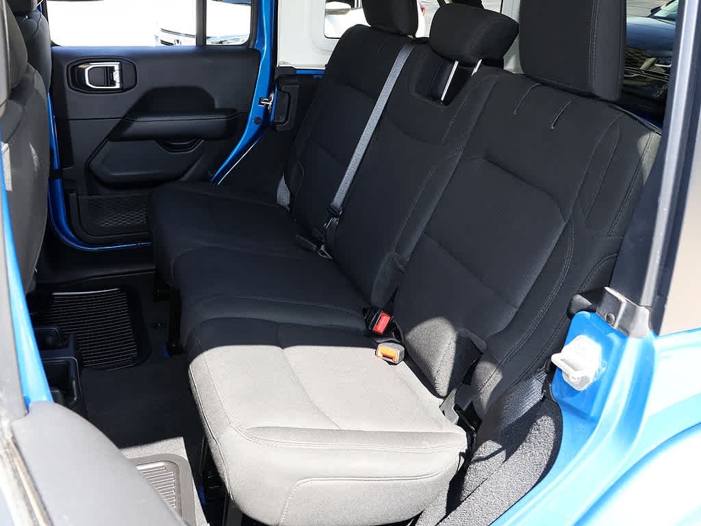 2023 Jeep Wrangler 4-Door Sahara - Photo 13
