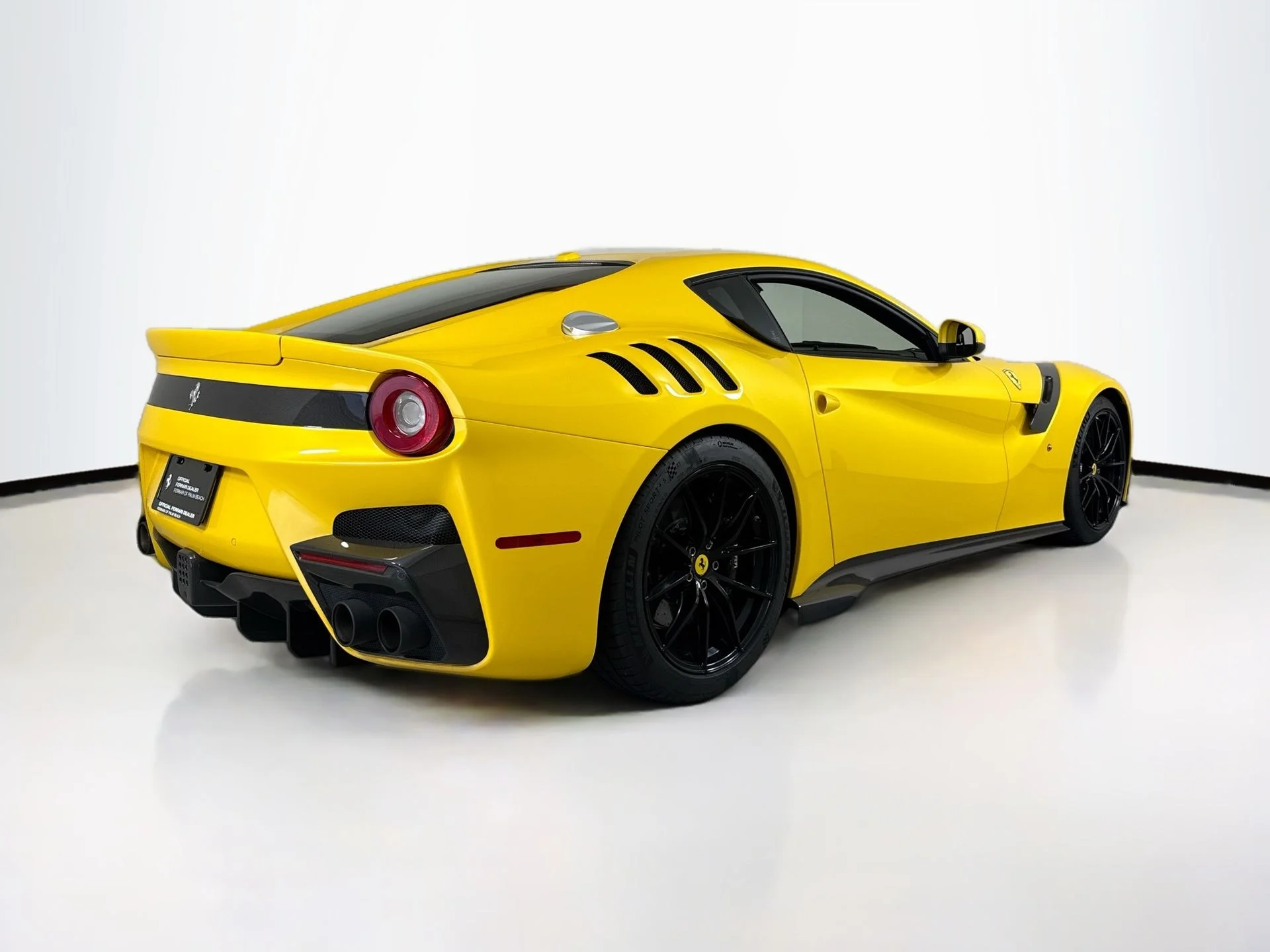 Certified Used 2017 Giallo Triplo Strato Ferrari Base image 7