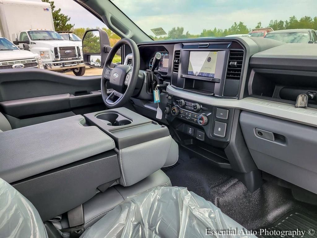 New 2025 Oxford White Ford F-450® XL image 19