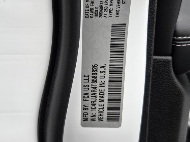 New 2026 Bright White Clear-Coat Exterior Paint Jeep Laredo image 30