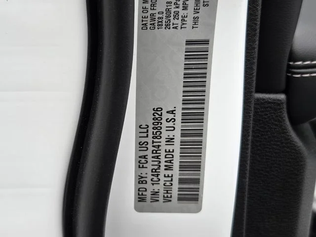 New 2026 Bright White Clear-Coat Exterior Paint Jeep Laredo image 30