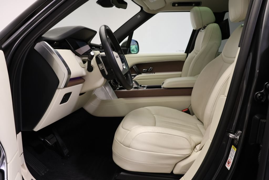Used 2023 Carpathian Gray Premium Metallic Land Rover SE image 29