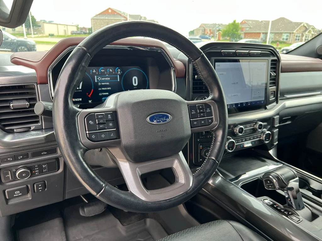 Used 2021 Gray Metallic Ford LARIAT image 13