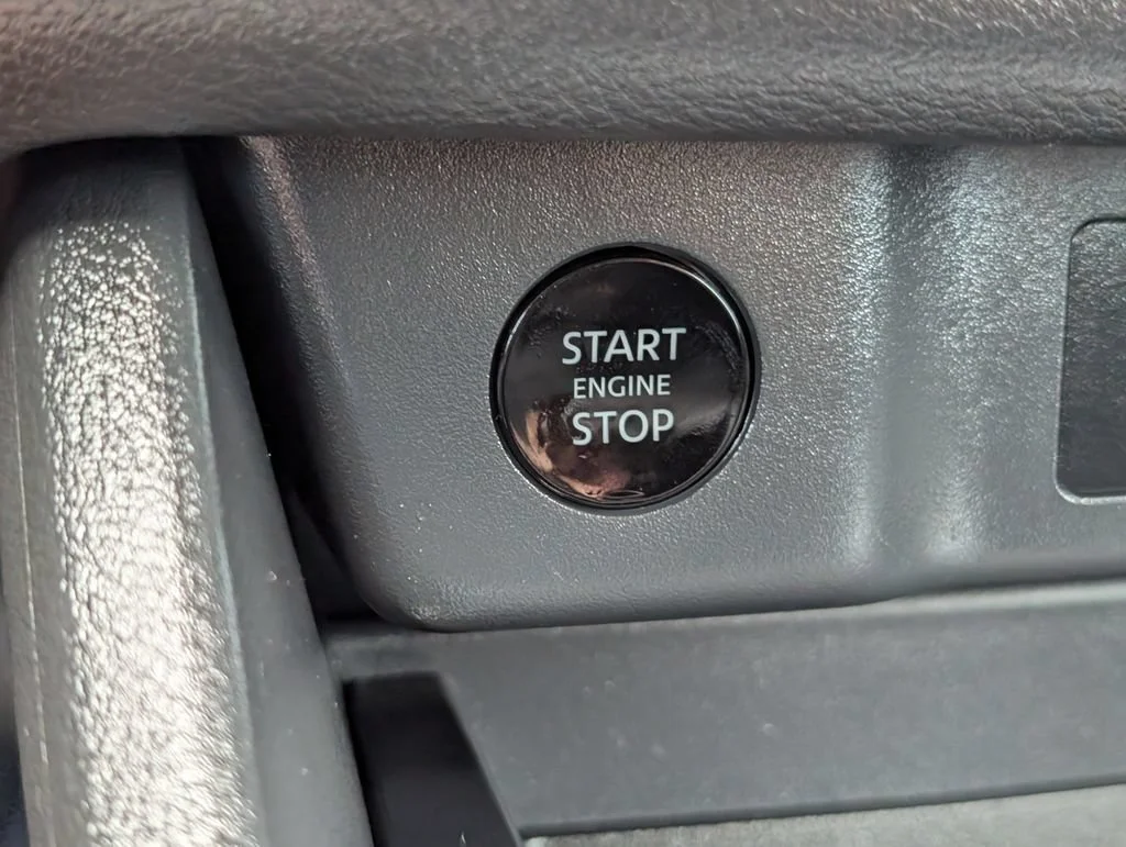 Used 2025 Grey Nissan S image 19